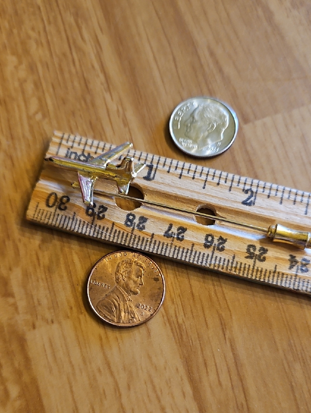 Vintage gold tone airplane aircraft stick pin lapel pilot flight attendant - Picture 3 of 5